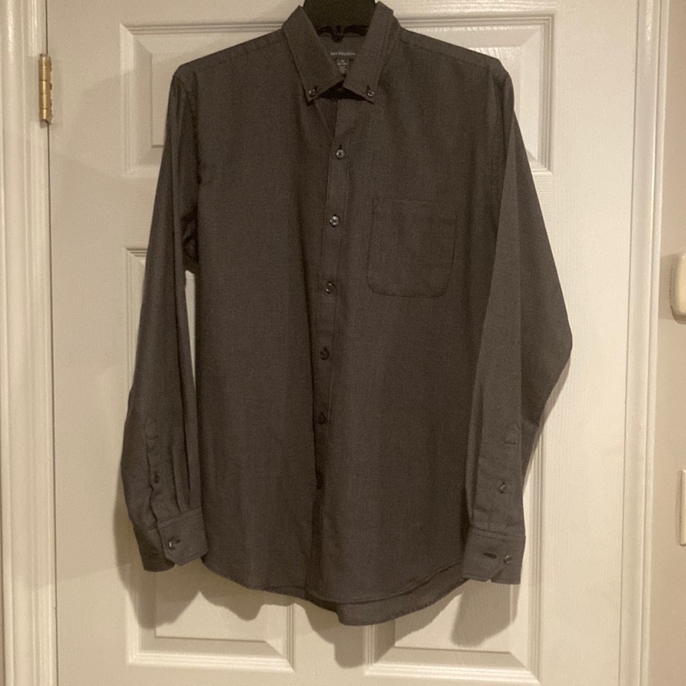 Men’s Van Heusen dress shirt